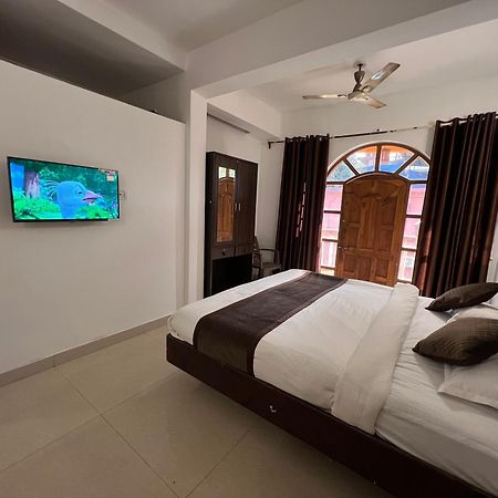 Aura Rooms & Swimming Pool, קלנגוטה מראה חיצוני תמונה