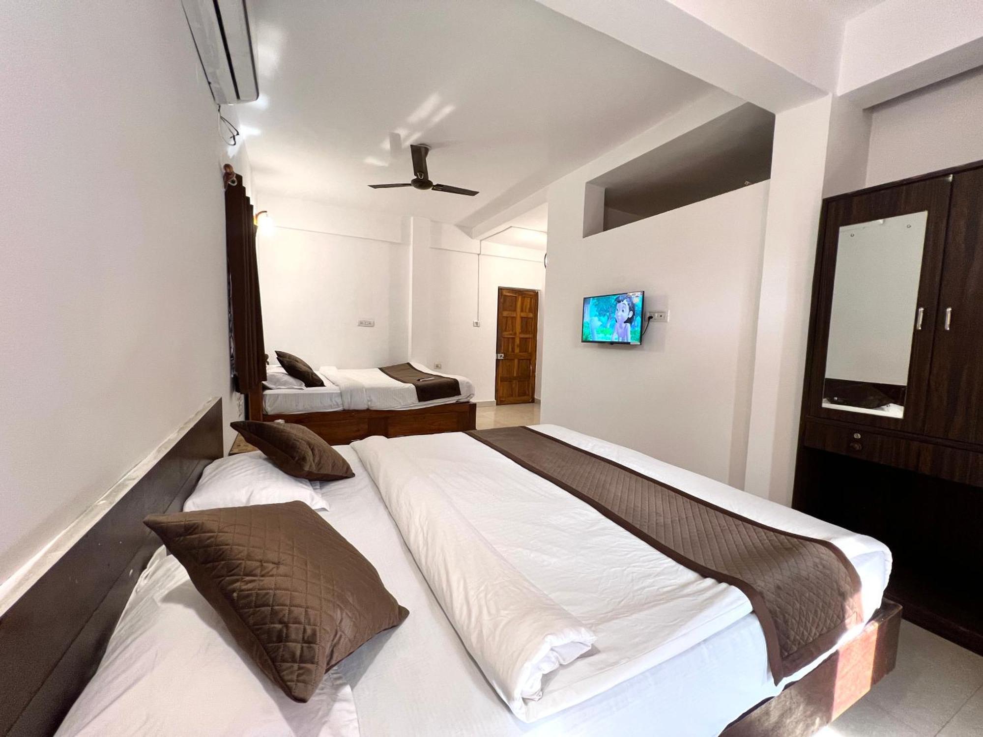 Aura Rooms & Swimming Pool, קלנגוטה מראה חיצוני תמונה