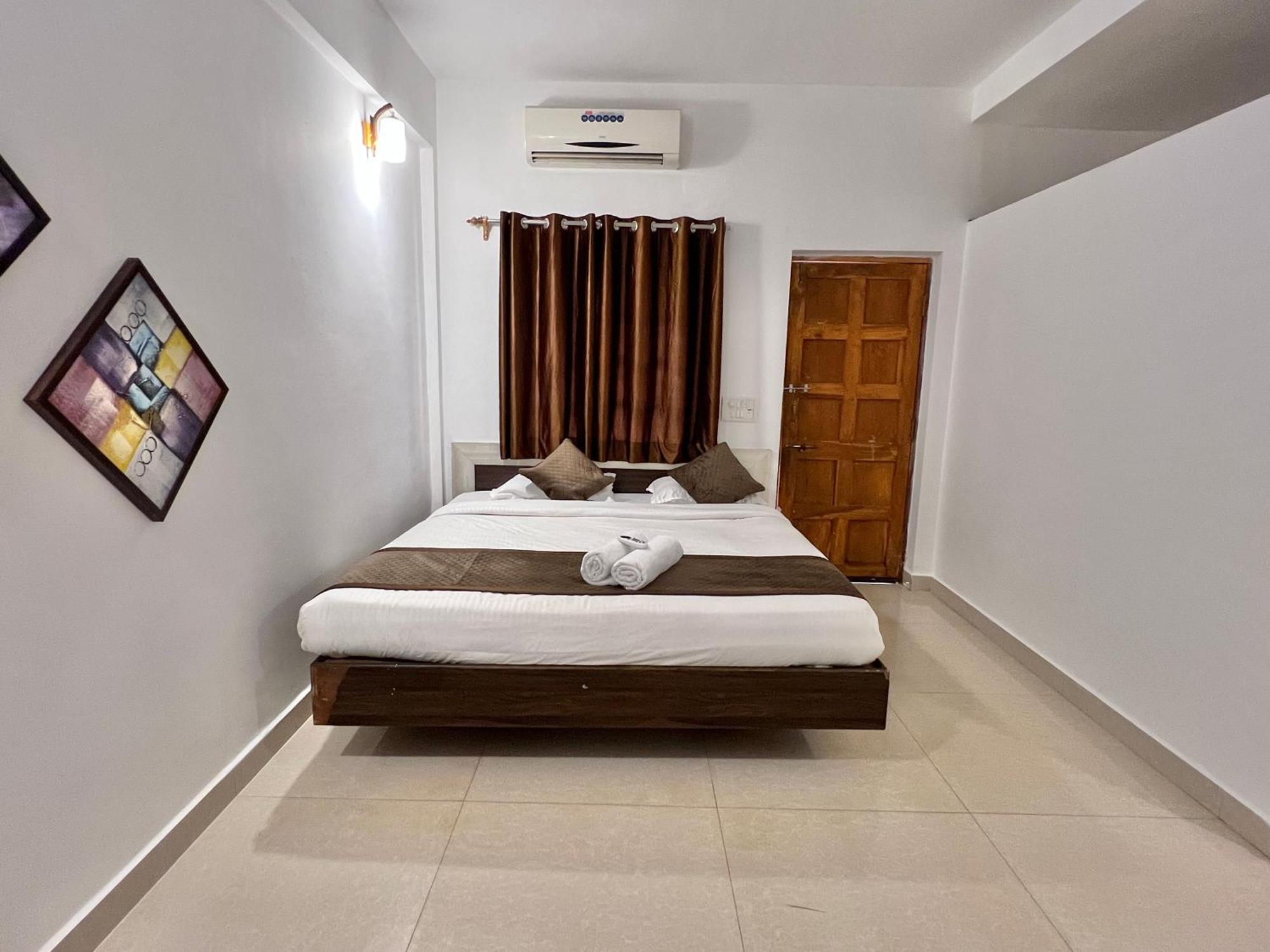 Aura Rooms & Swimming Pool, קלנגוטה מראה חיצוני תמונה