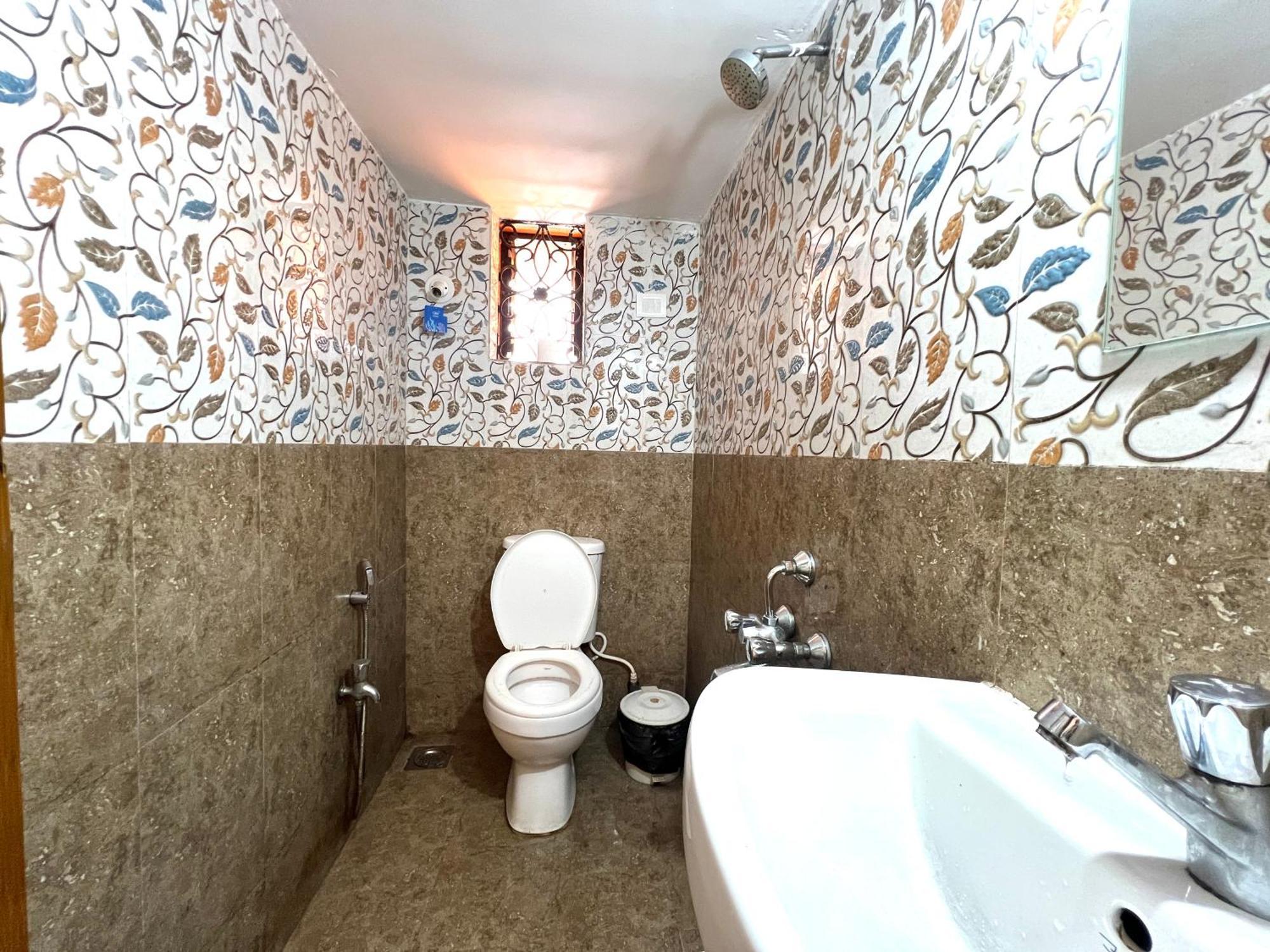 Aura Rooms & Swimming Pool, קלנגוטה מראה חיצוני תמונה