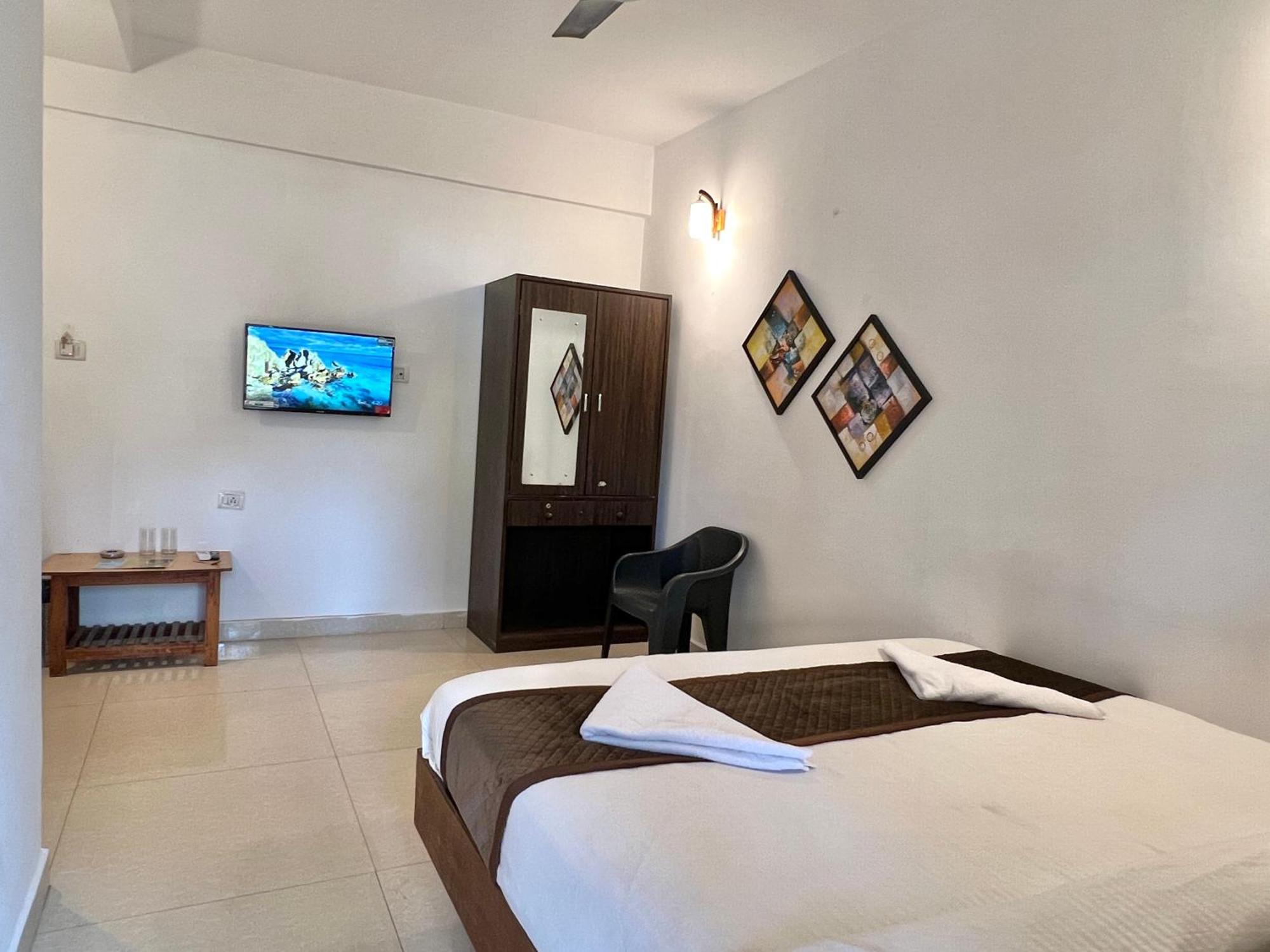 Aura Rooms & Swimming Pool, קלנגוטה מראה חיצוני תמונה