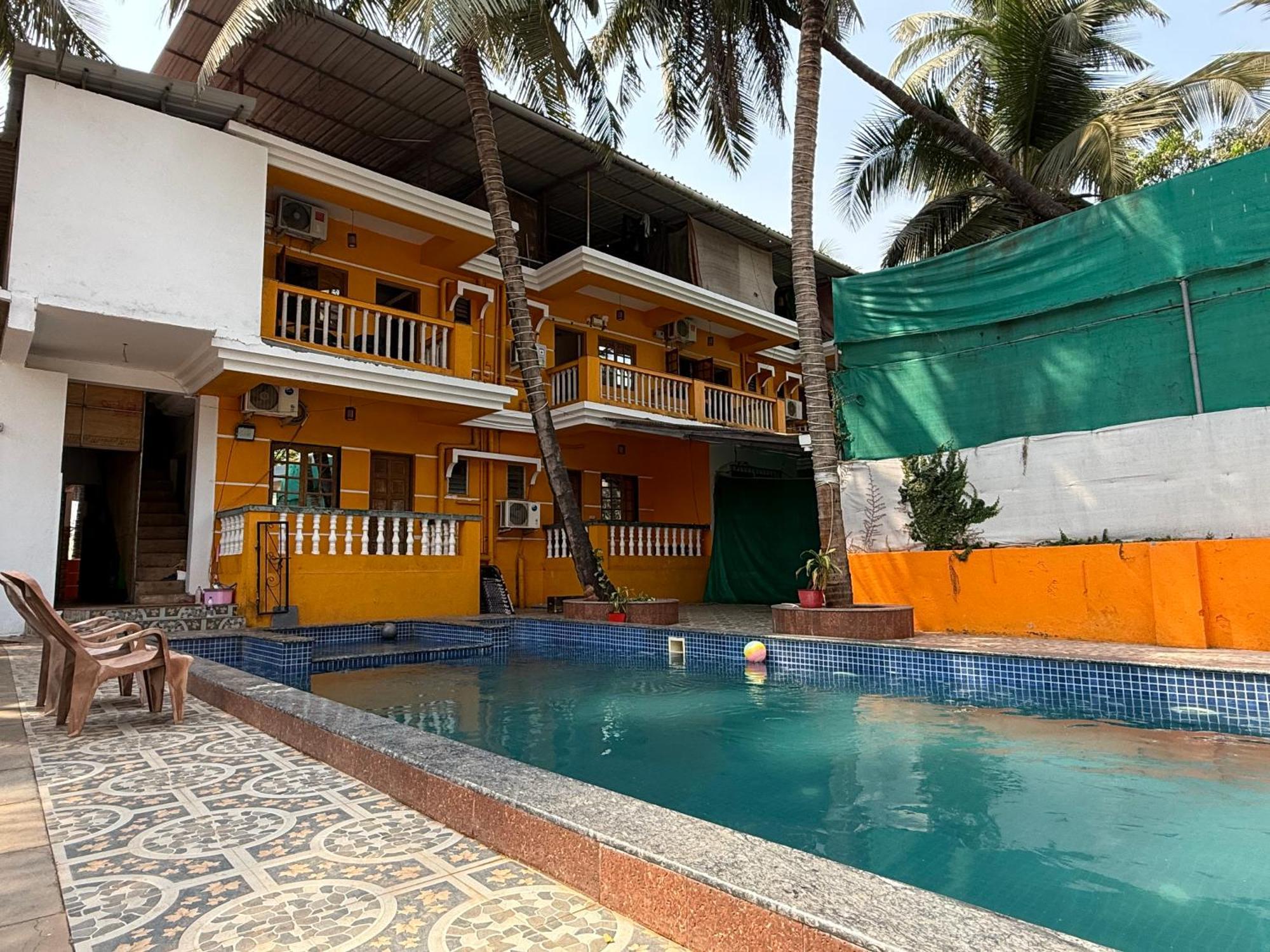 Aura Rooms & Swimming Pool, קלנגוטה מראה חיצוני תמונה
