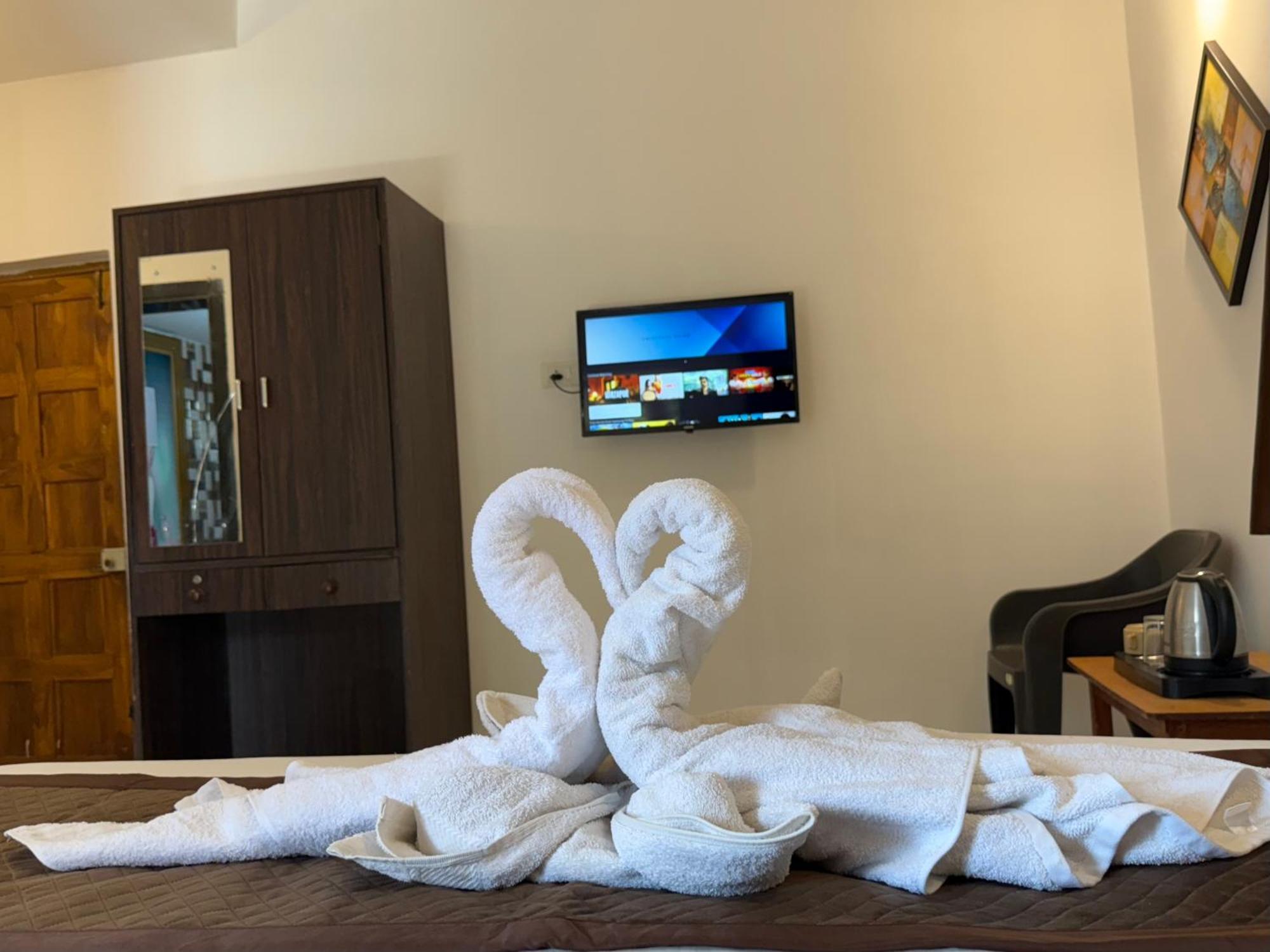 Aura Rooms & Swimming Pool, קלנגוטה מראה חיצוני תמונה